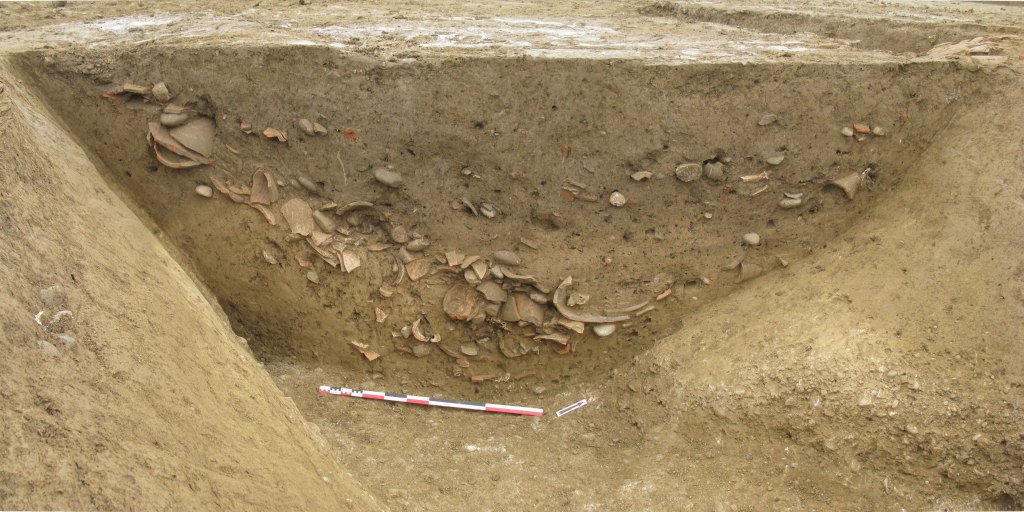 Coupe du fossé de l'enclos sur le site de la ZAC Andomède (fouille L. Grimbert 2008)