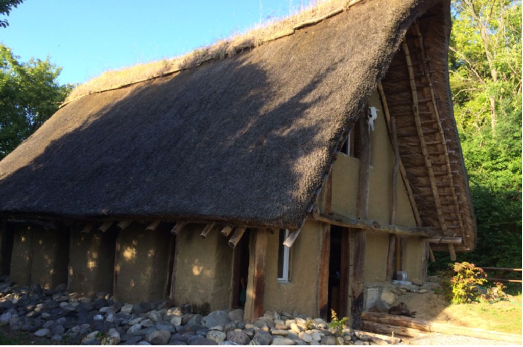 Maison gauloise reconstitué, ©Le village gaulois archéosite
https://www.village-gaulois.org