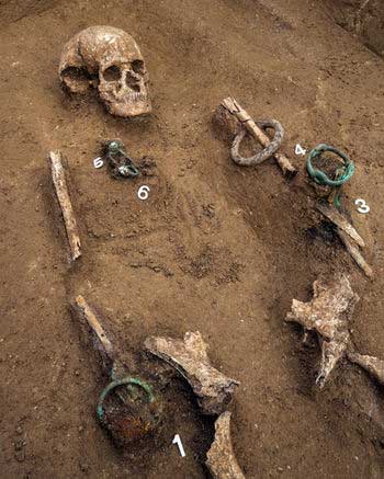Sépulture féminine du IVe s. avant notre ère, Buchères (Aube), 2013.
© Denis Gliksman, Inrap